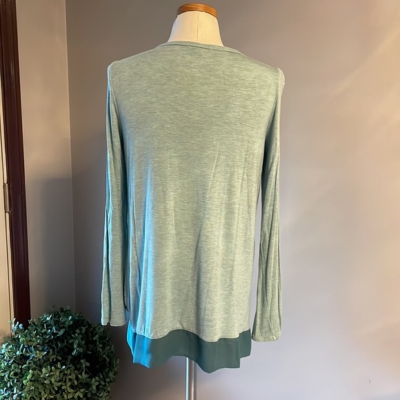 Bordeaux by Anthropologie rayon tunic top long sleeve 2 ply /chiffon hem green S - Picture 7 of 11